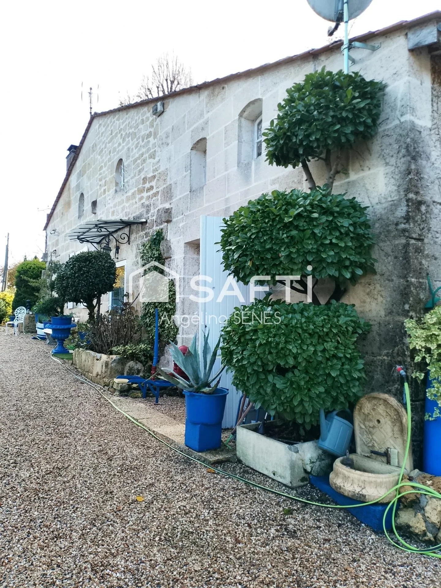 Exterior photo 5