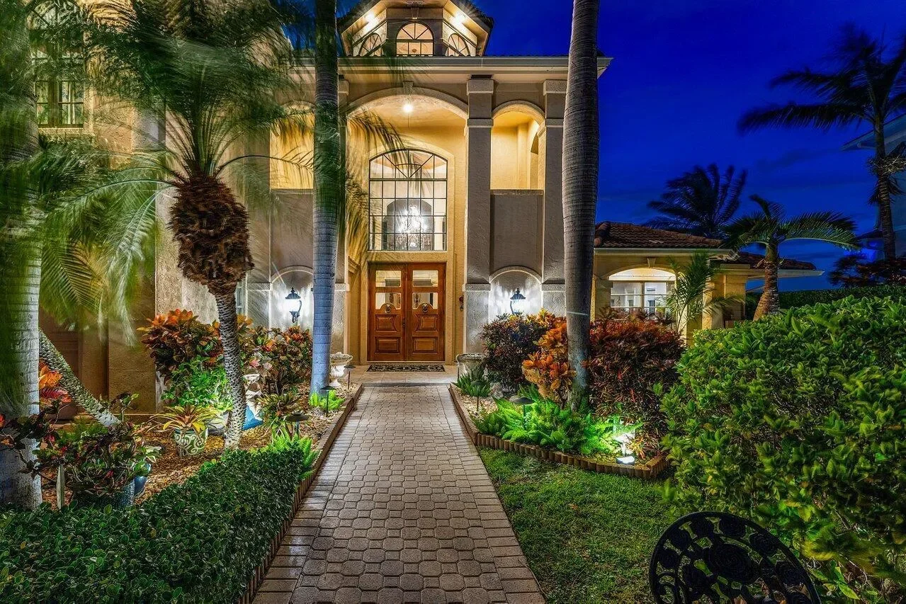 1010 Pine Point Road, Riviera Beach, Florida, United States. - Photo 4