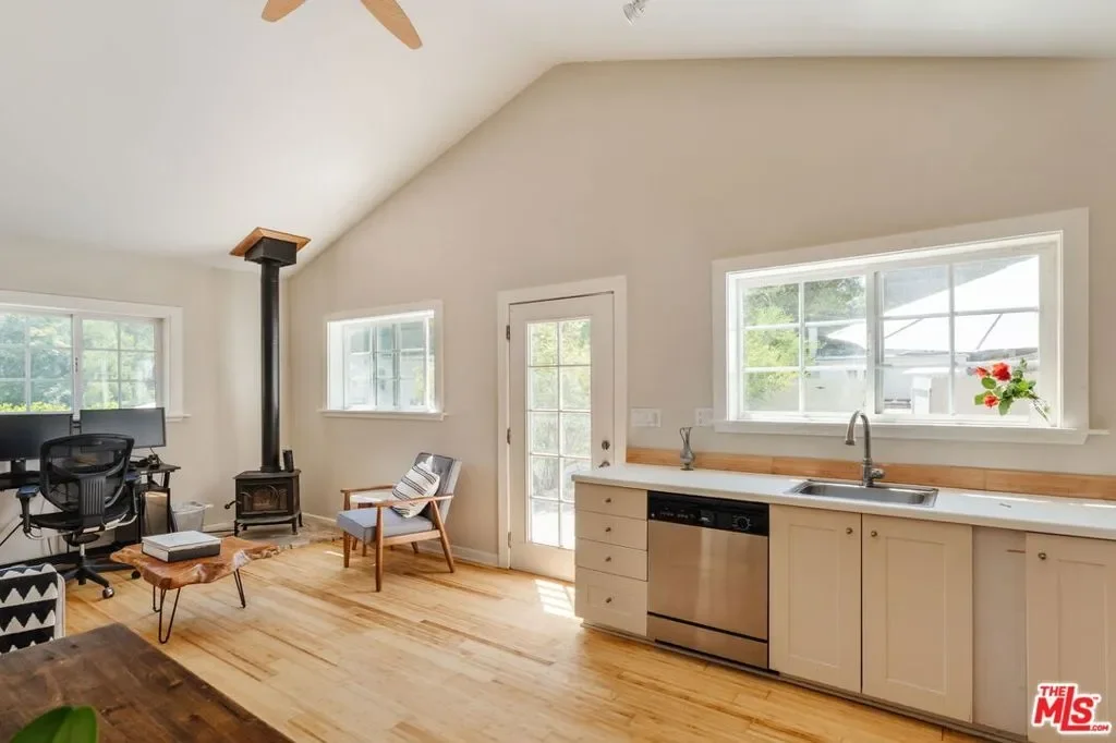 1520 Bonnell Drive, Topanga, California, United States. - Photo 38
