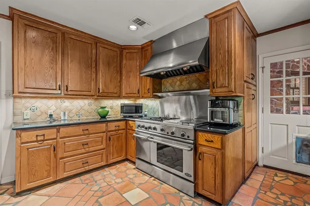 425 Crestwood Drive, Fort Worth, Texas, United States. - Photo 13