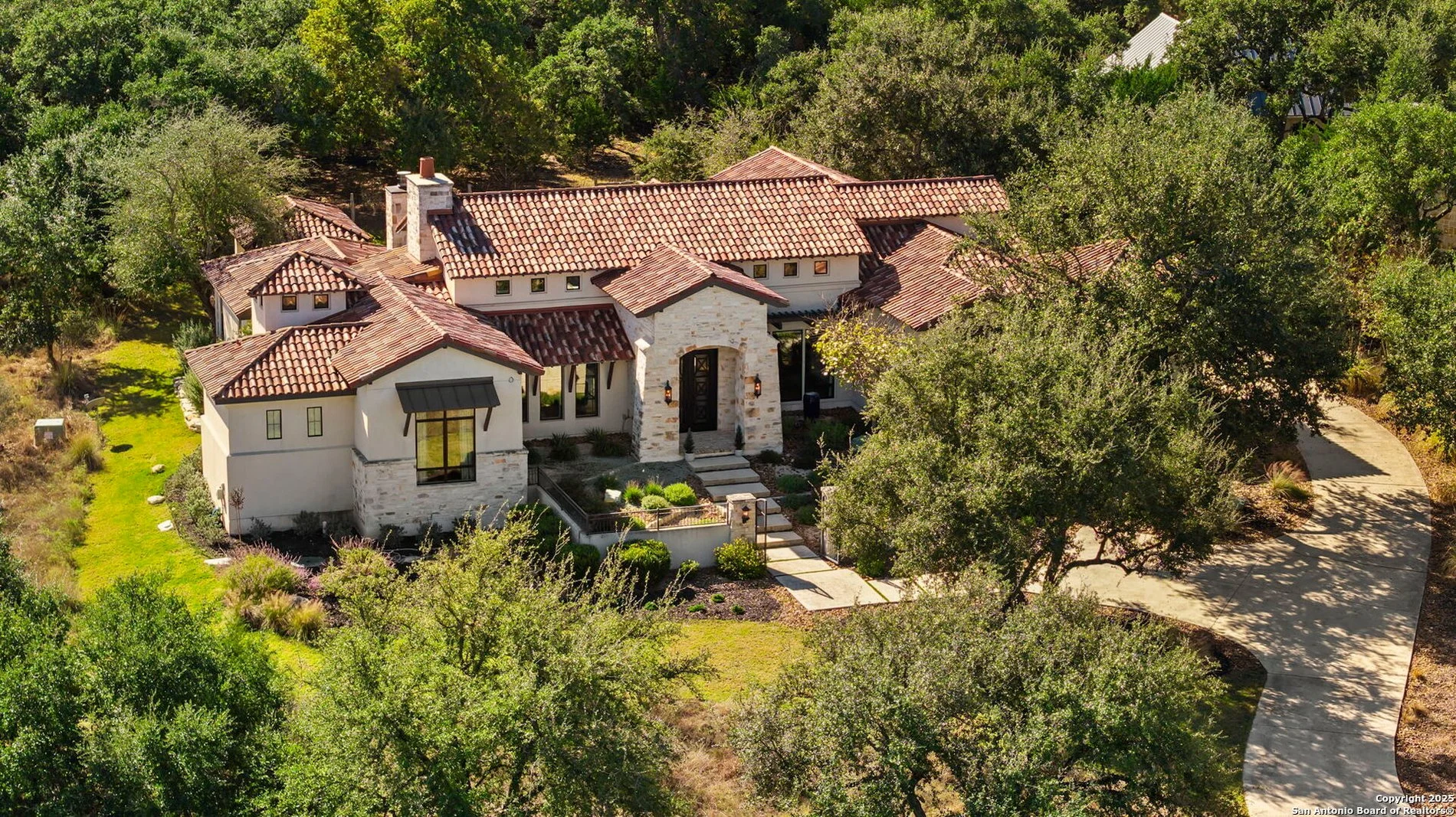 Exterior photo 2