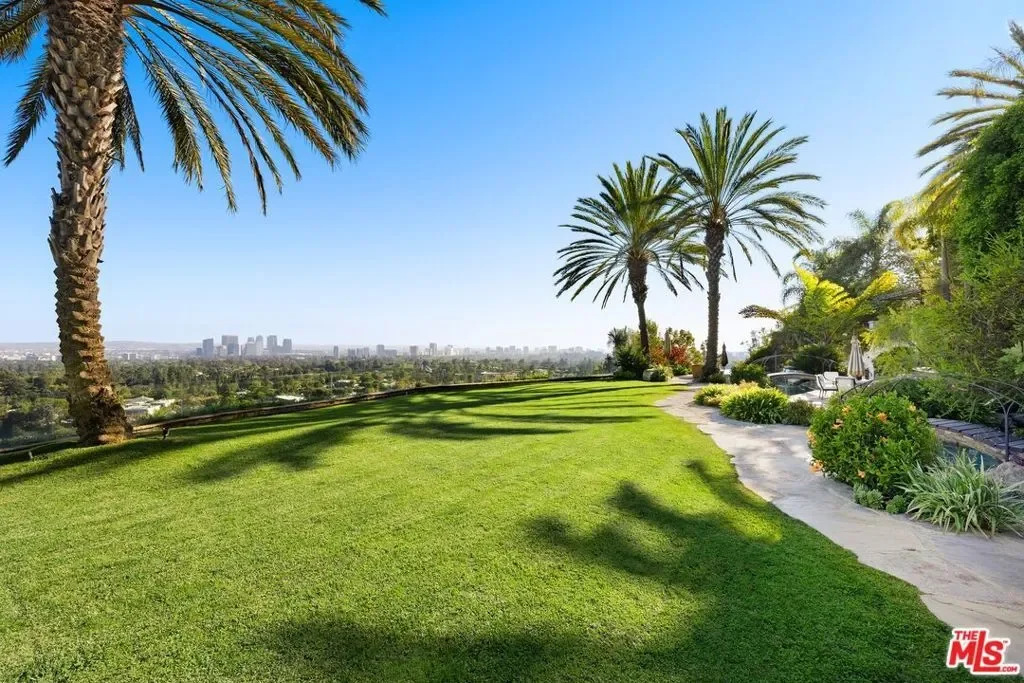 10066 Cielo Drive, Beverly Hills, California, United States. - Photo 2