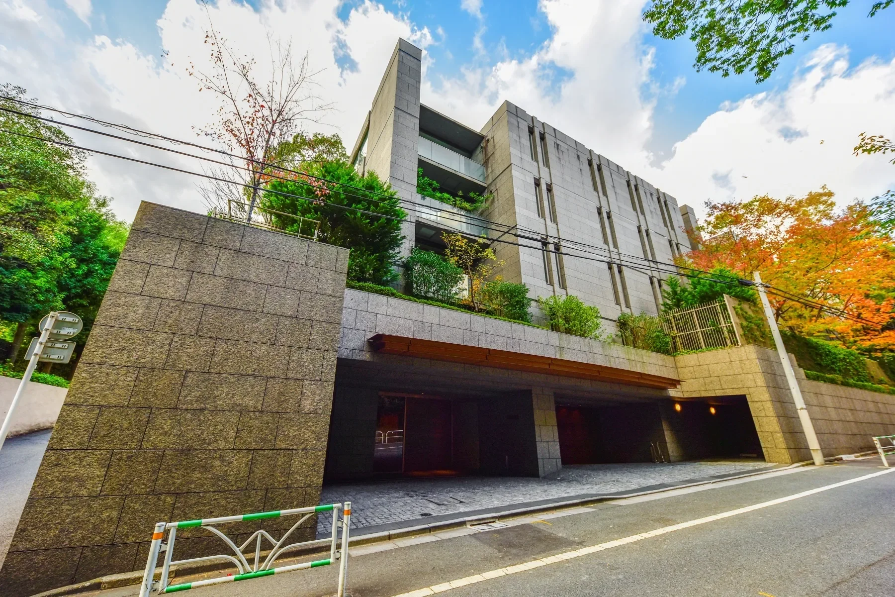 Exterior photo 2
