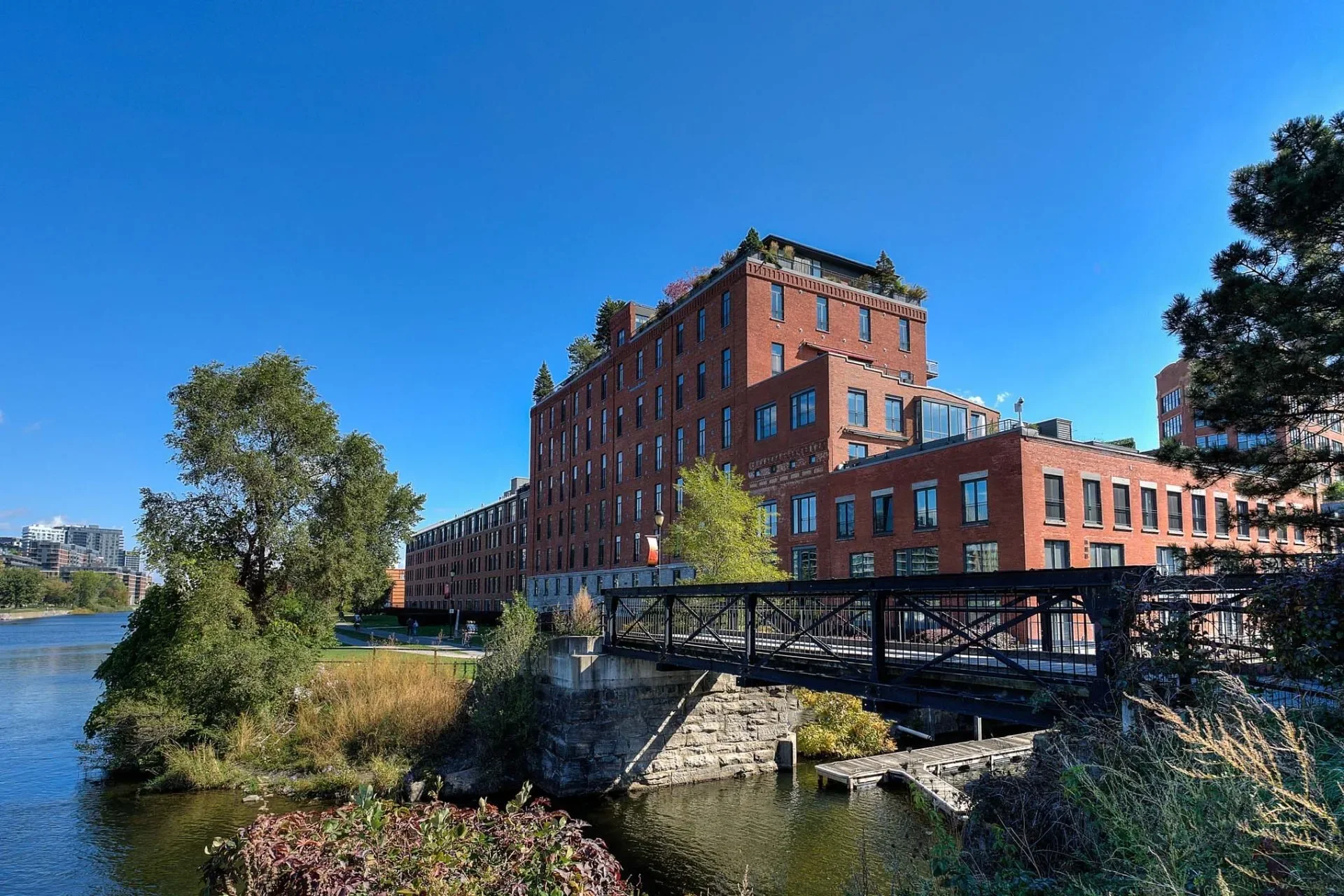 Exterior photo 5