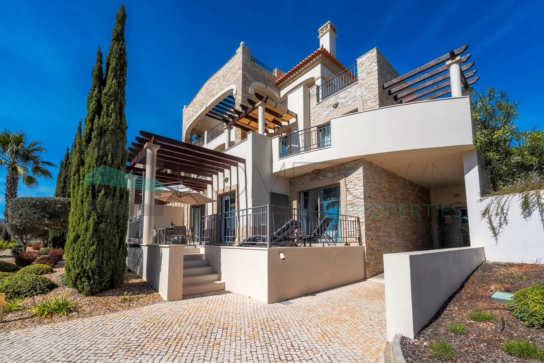 Exterior photo 9