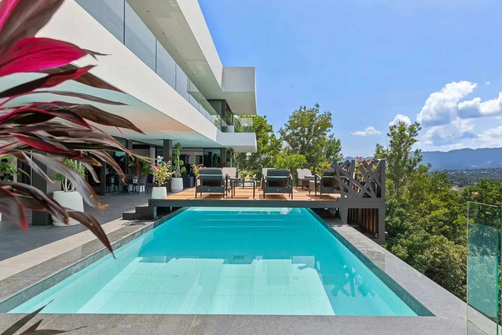 Exterior photo 9