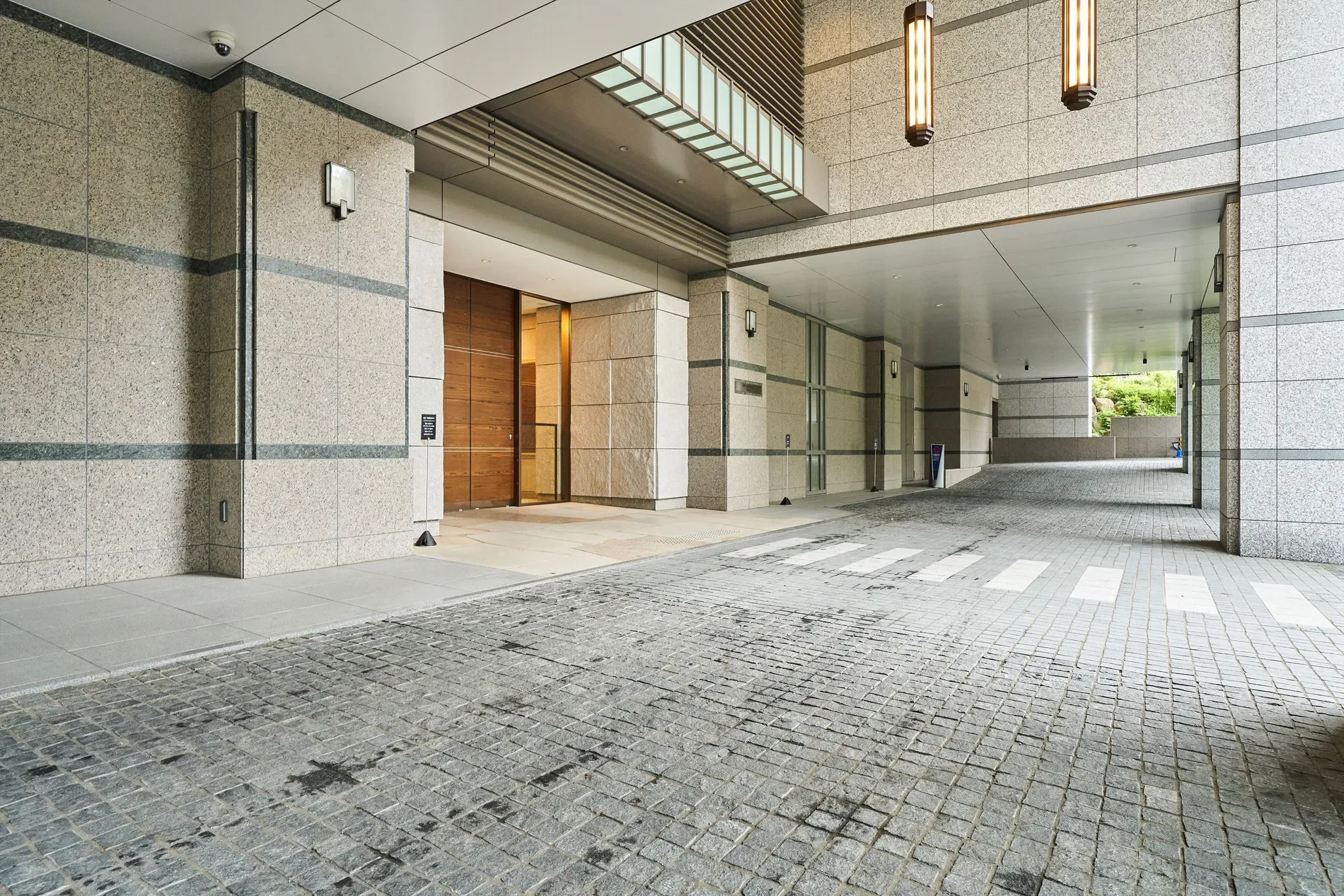 Exterior photo 3