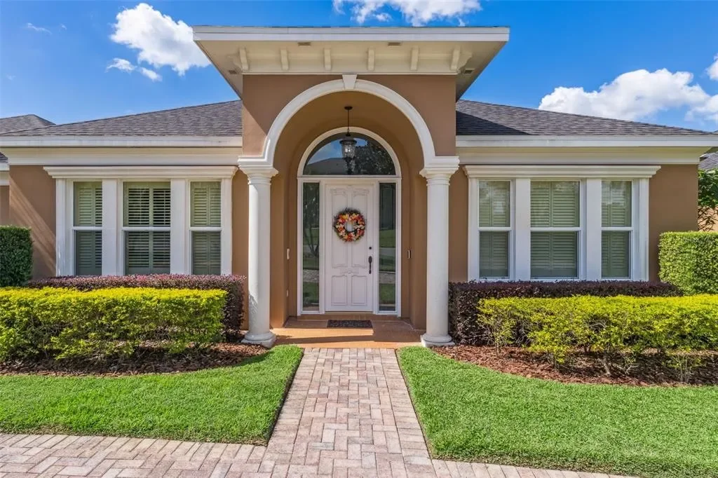 Exterior photo 6