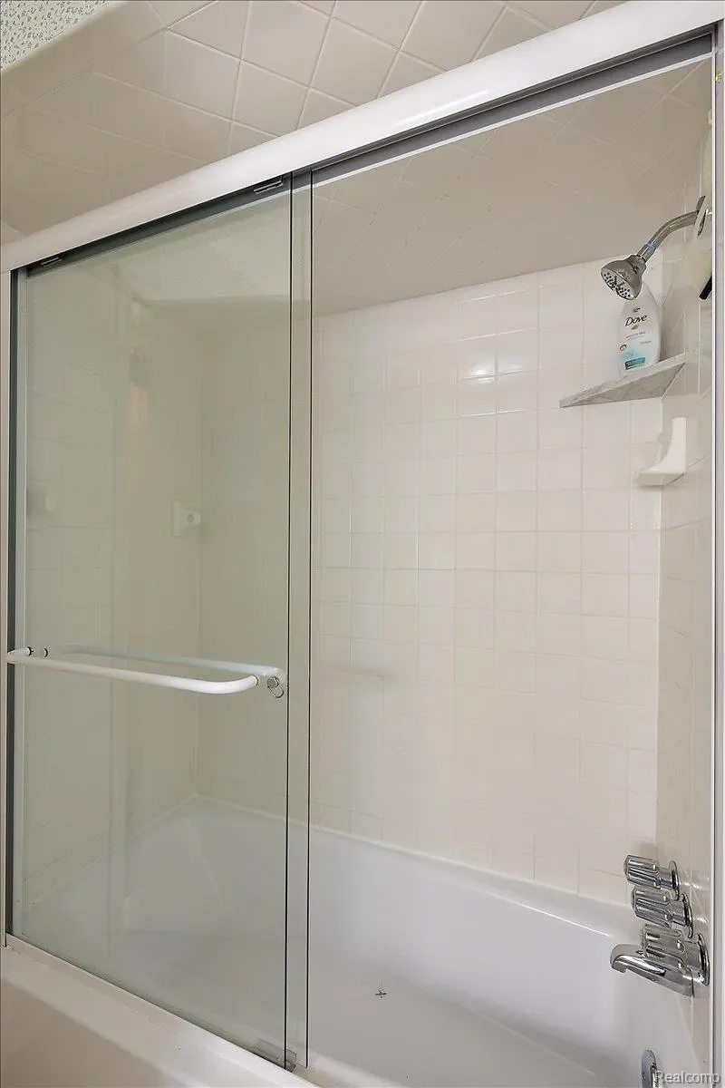 2236 Locklin Lane, West Bloomfield Charter Township, MI 48324, Orchard Lake Village, Michigan, United States. - Photo 16