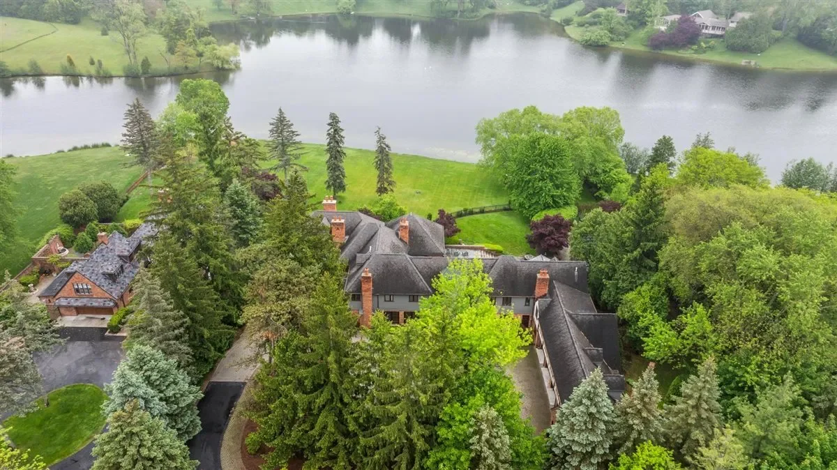 490 East Long Lake Road, Bloomfield Hills, Michigan, United States. - Photo 14