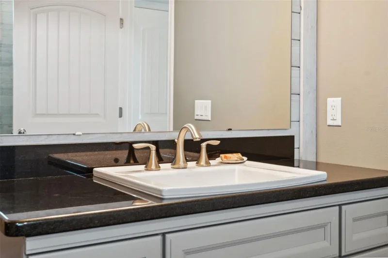 727 KEY ROYALE DRIVE, Holmes Beach, Florida, United States. - Photo 28