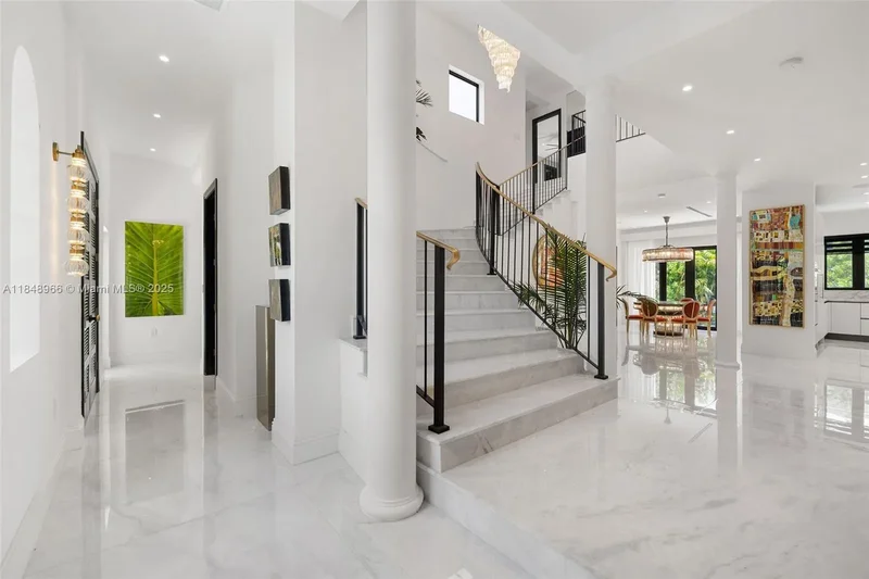 2321 N Bay Rd, Miami Beach, Florida, United States. - Photo 9