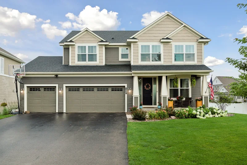 Newer Build With Spacious Layout And Fenced Yard