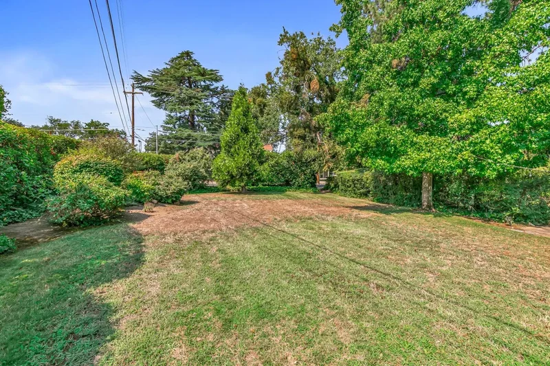715 S Oakdale Avenue , Medford, OR 97501, Medford, Oregon, United States. - Photo 38