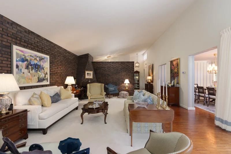 1168 Carey Rd, Oakville, ON L6J 2E4, Canada, Oakville, Ontario, Canada. - Photo 2