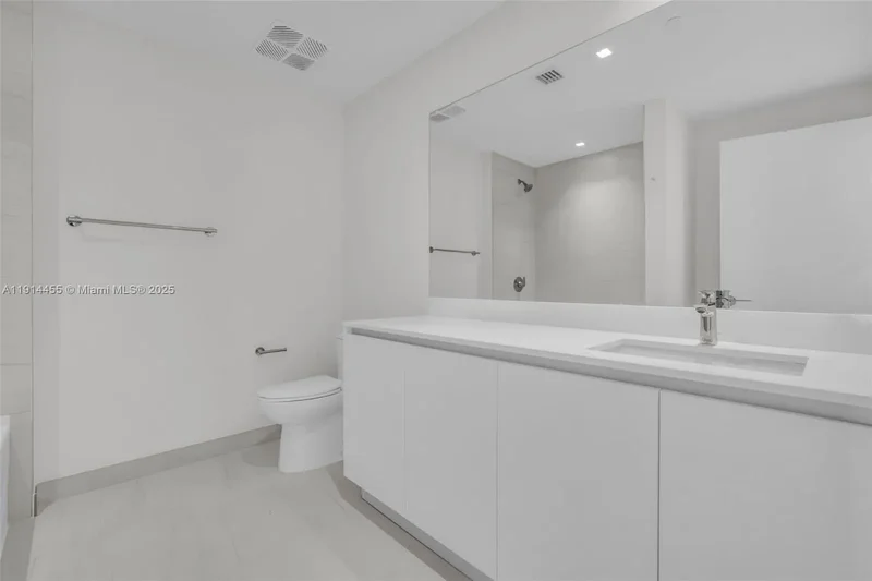 1116 N Ocean Blvd 1106, Hillsboro Beach, Florida, United States. - Photo 38
