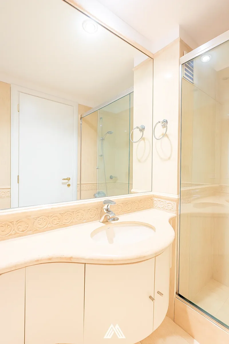 Beautiful Apartment with Stunning Puerto Buceo Views