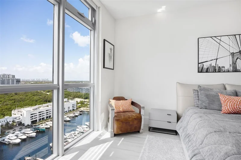 17301 Biscayne Blvd 2009, Golden Beach, Florida, United States. - Photo 25