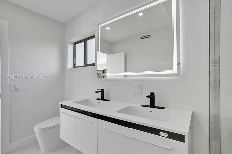 1931 NE 186th Dr, North Miami Beach, Florida, United States. - Photo 29