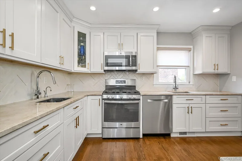 505 Hicksville Road, New York, New York, United States. - Photo 20
