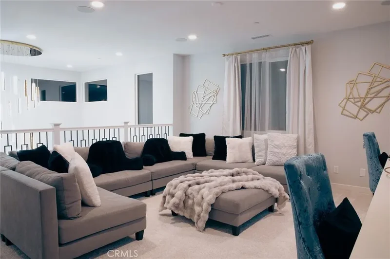 28618 Bloom, Santa Clarita, California, United States. - Photo 29