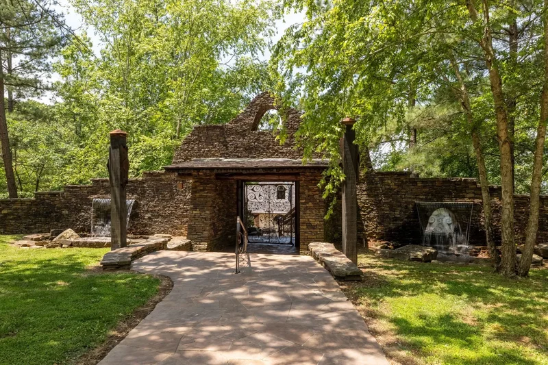 721 Three Point Road , Muscle Shoals, AL 35661, Muscle Shoals, Alabama, United States. - Photo 8