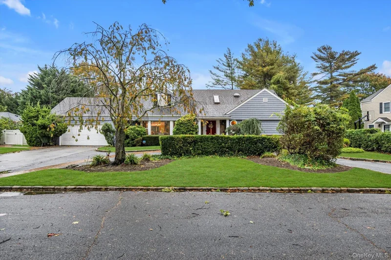 1339 E Boxwood Drive, Hewlett, New York, United States. - Photo 15