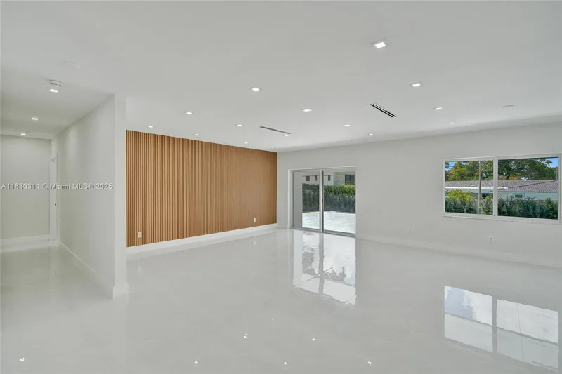 1840 NE 199th St, North Miami Beach, Florida, United States. - Photo 3