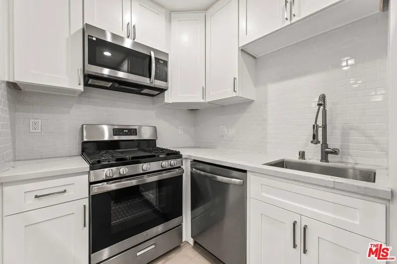 16233 Parthenia Street, Los Angeles, California, United States. - Photo 30