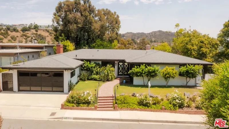 2700 Carmar Drive, Los Angeles, California, United States. - Photo 5
