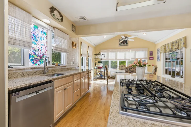 8 Penn Drive, Dix Hills, NY 11746, Huntington Station, New York, United States. - Photo 9