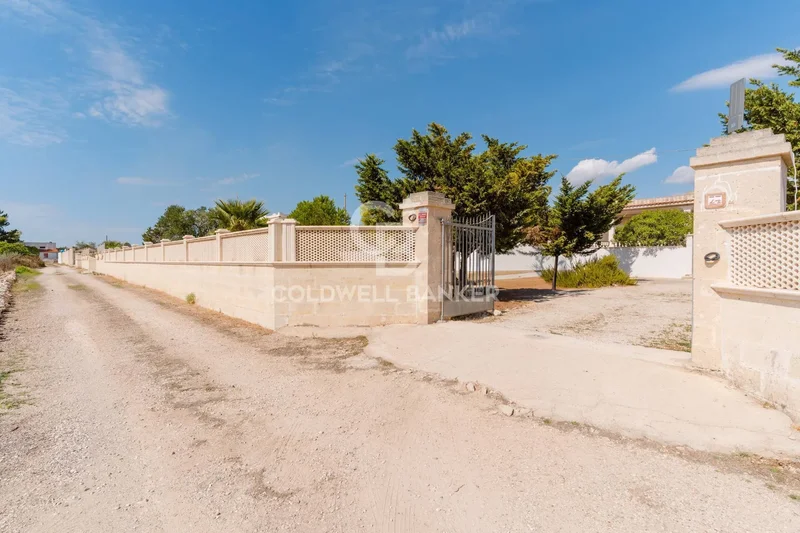 Strada della Contessa Lanfranchi, Acquadolce Cirenaica, Apulia, Italy. - Photo 6