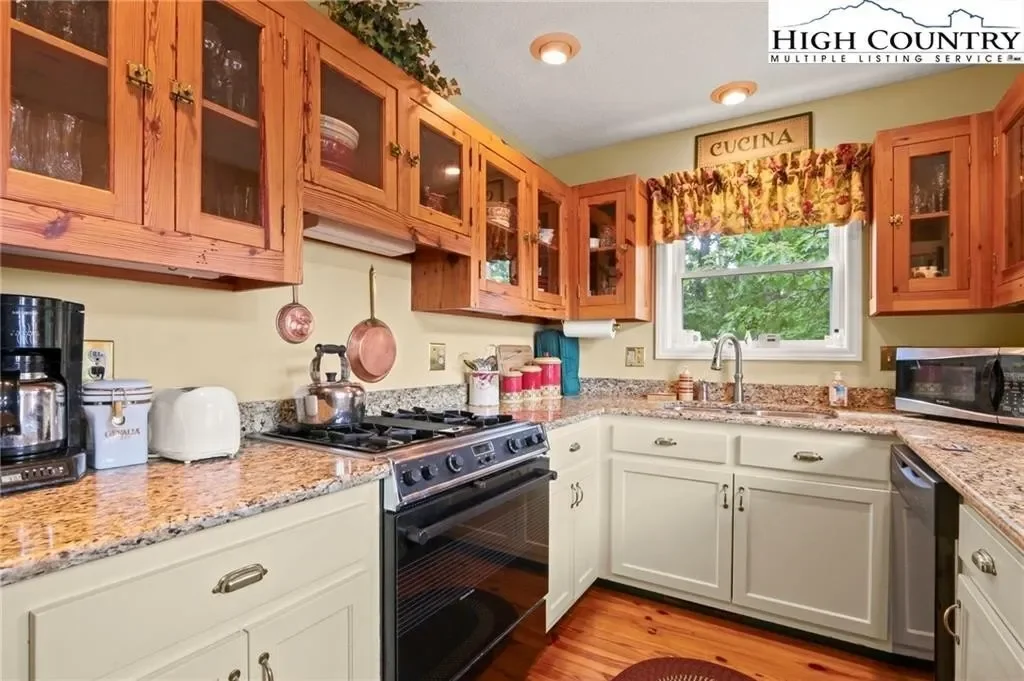 305 High Peak Drive, Boone, NC 28607, Boone, North Carolina, United States. - Photo 14
