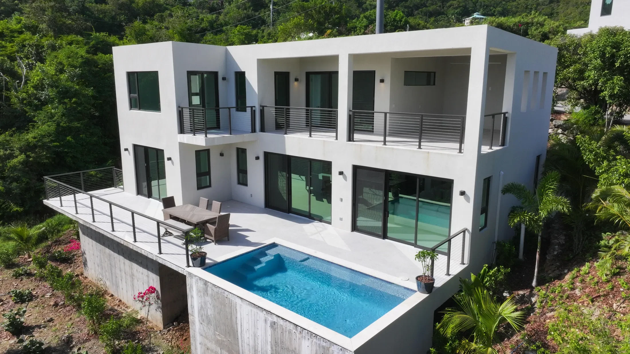 Exterior photo 2