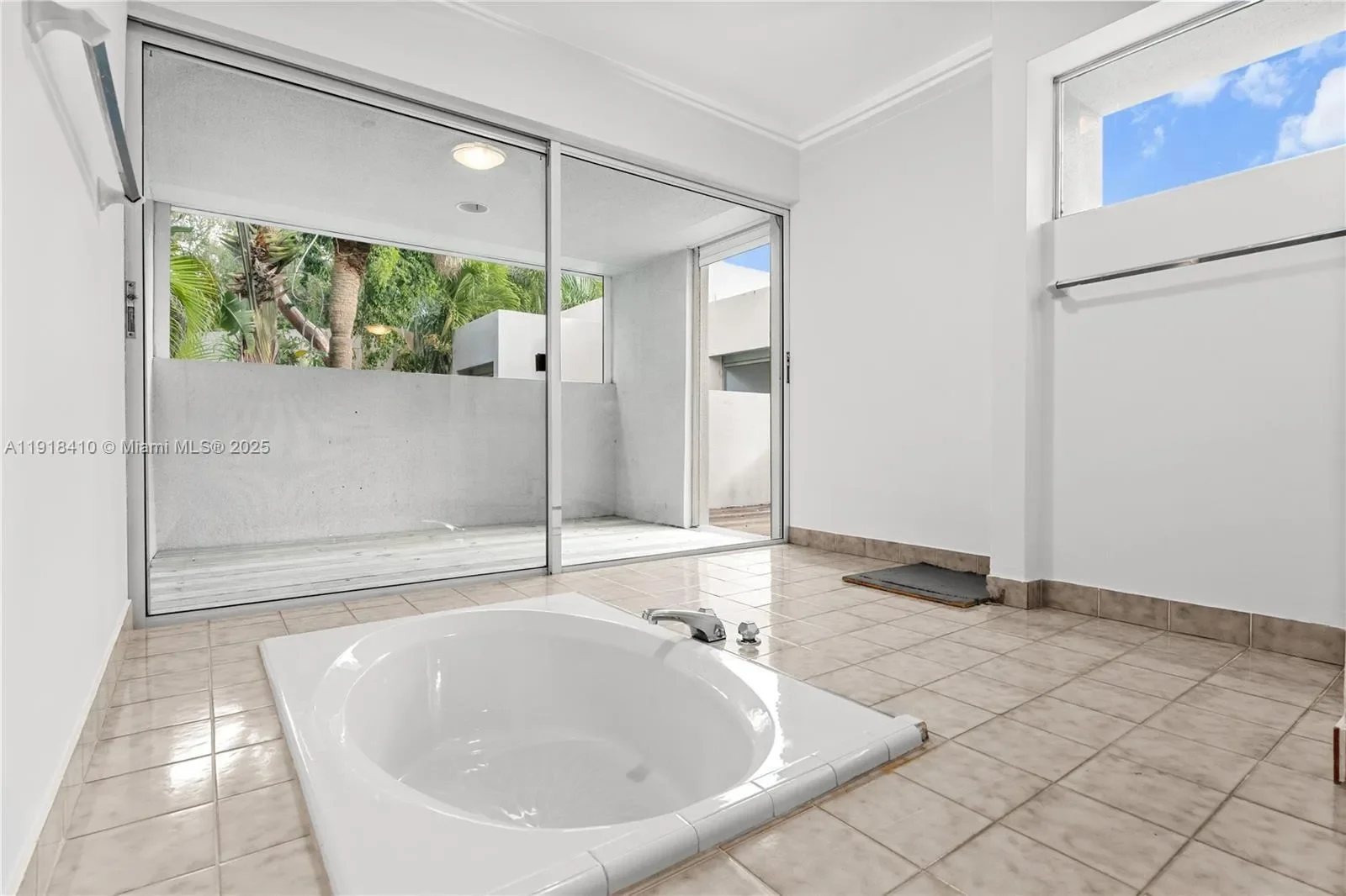 2475 S Bayshore Dr #2, Miami, Florida, United States. - Photo 21
