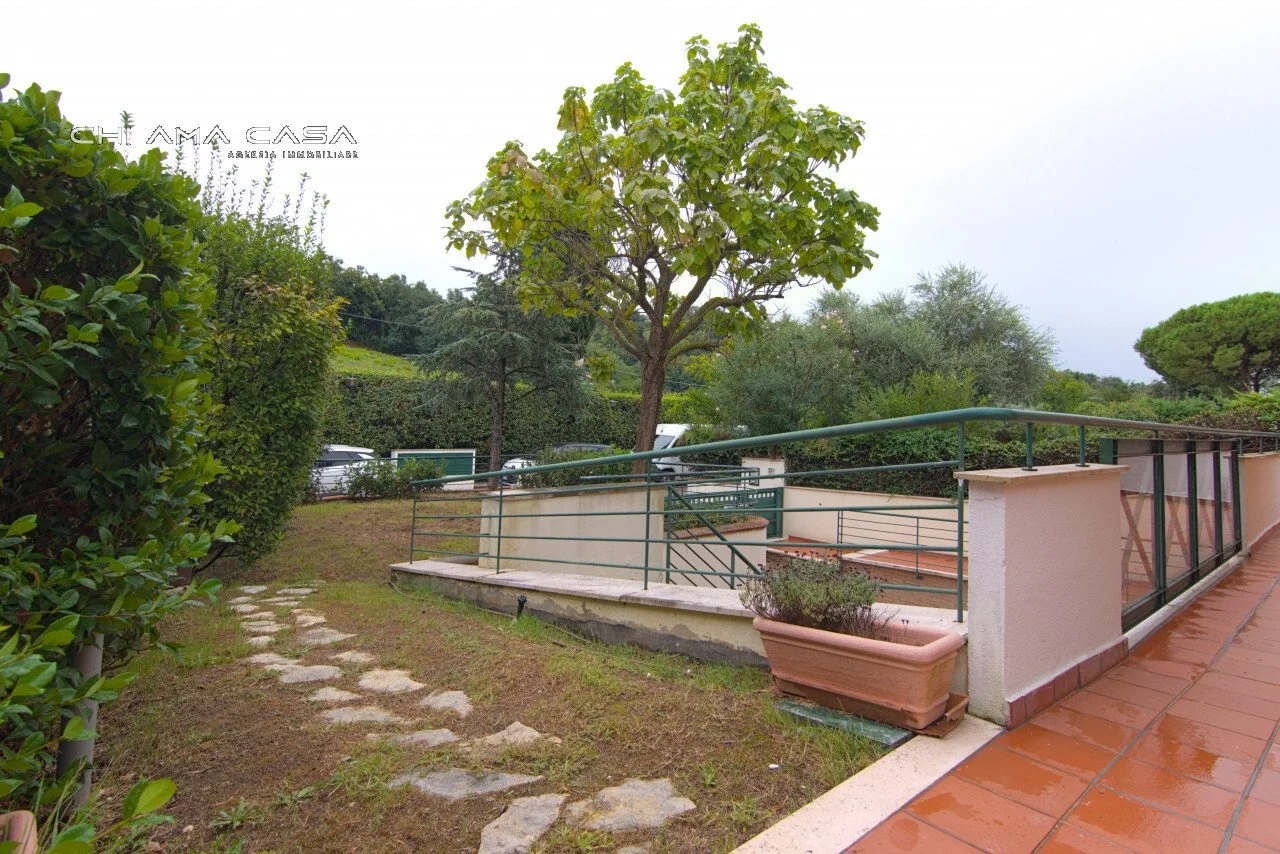 Exterior photo 3