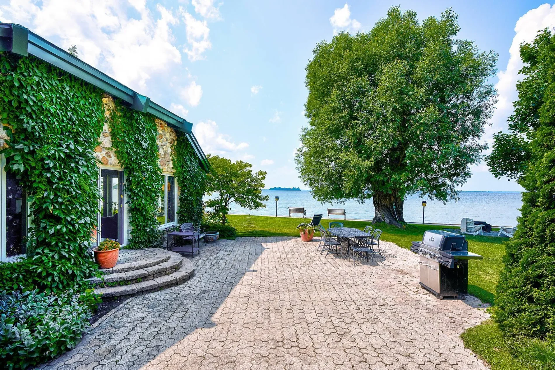 Exterior photo 8