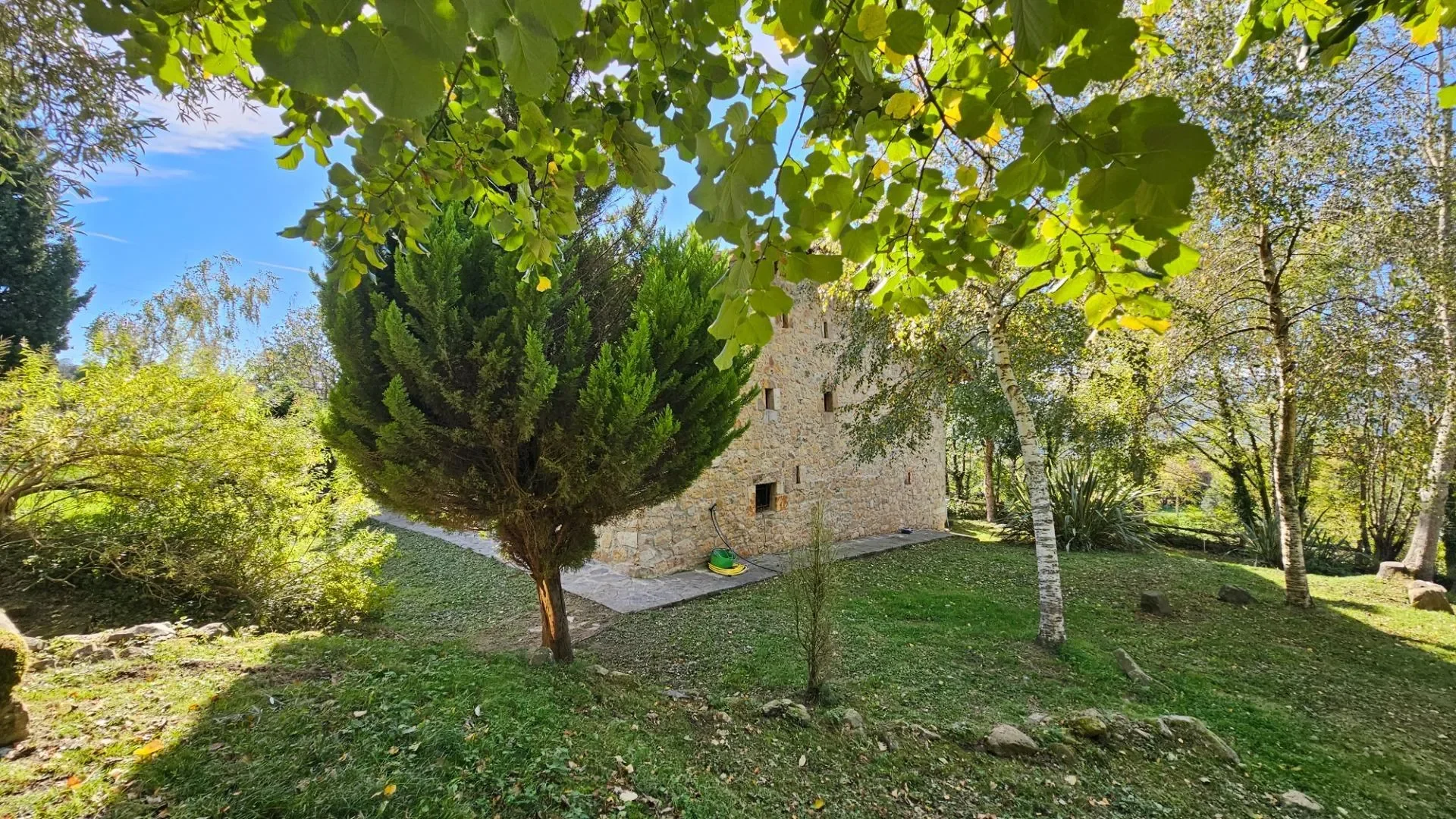Exterior photo 9