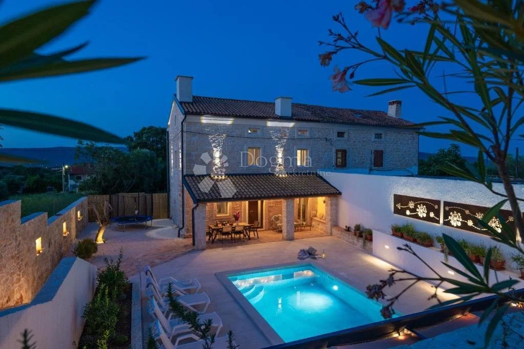 Exterior photo 10