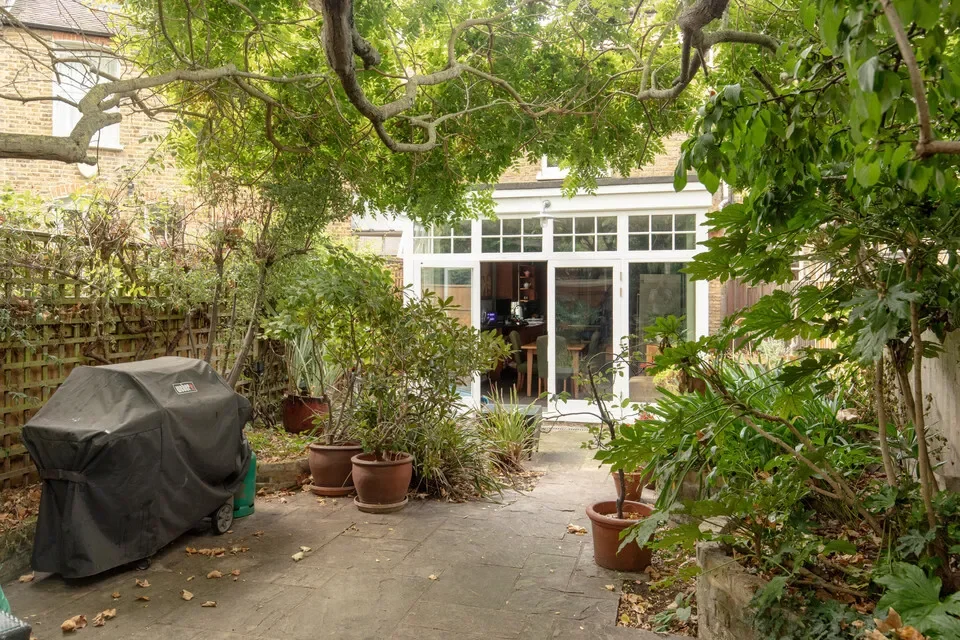 Exterior photo 2