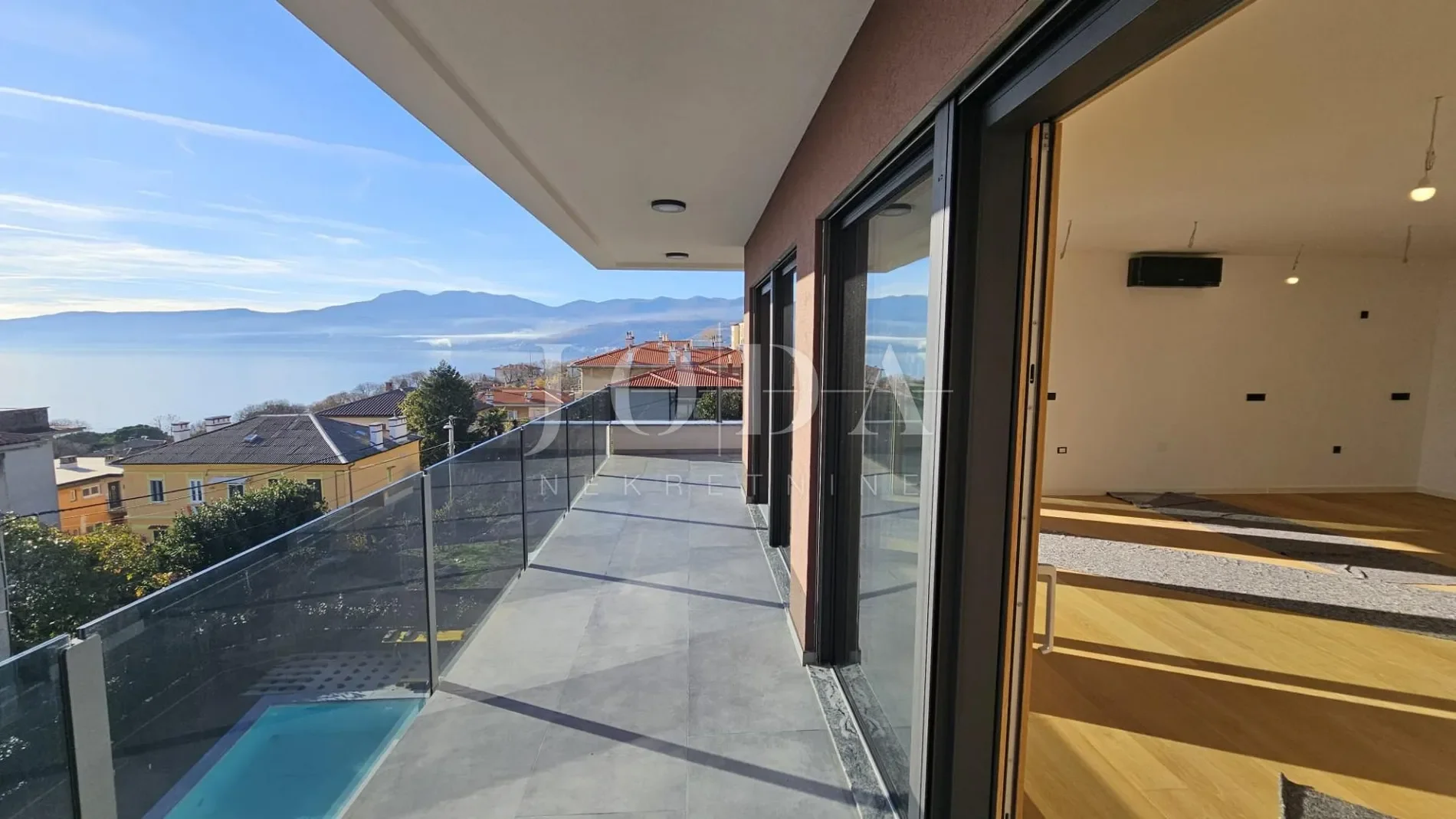 Exterior photo 9