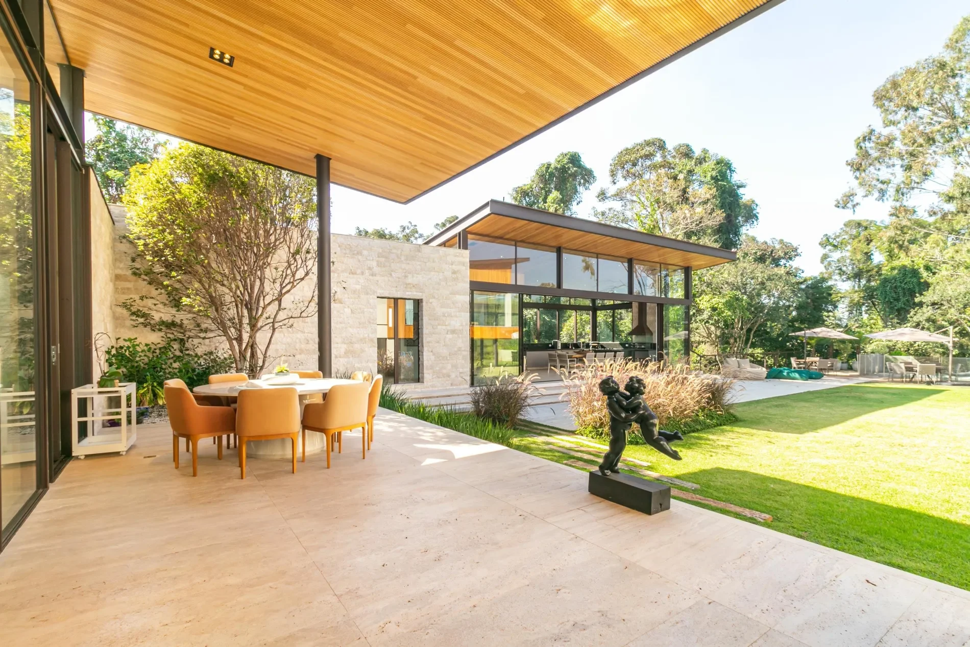 Exterior photo 3