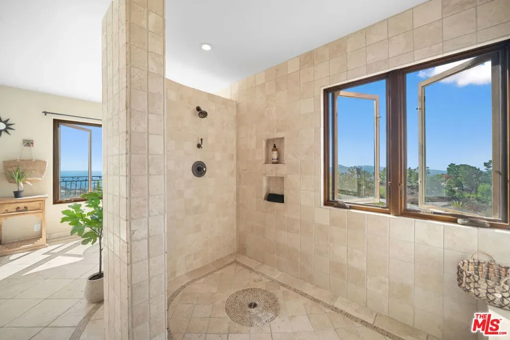 24798 Brown Latigo, Malibu, California, United States. - Photo 21