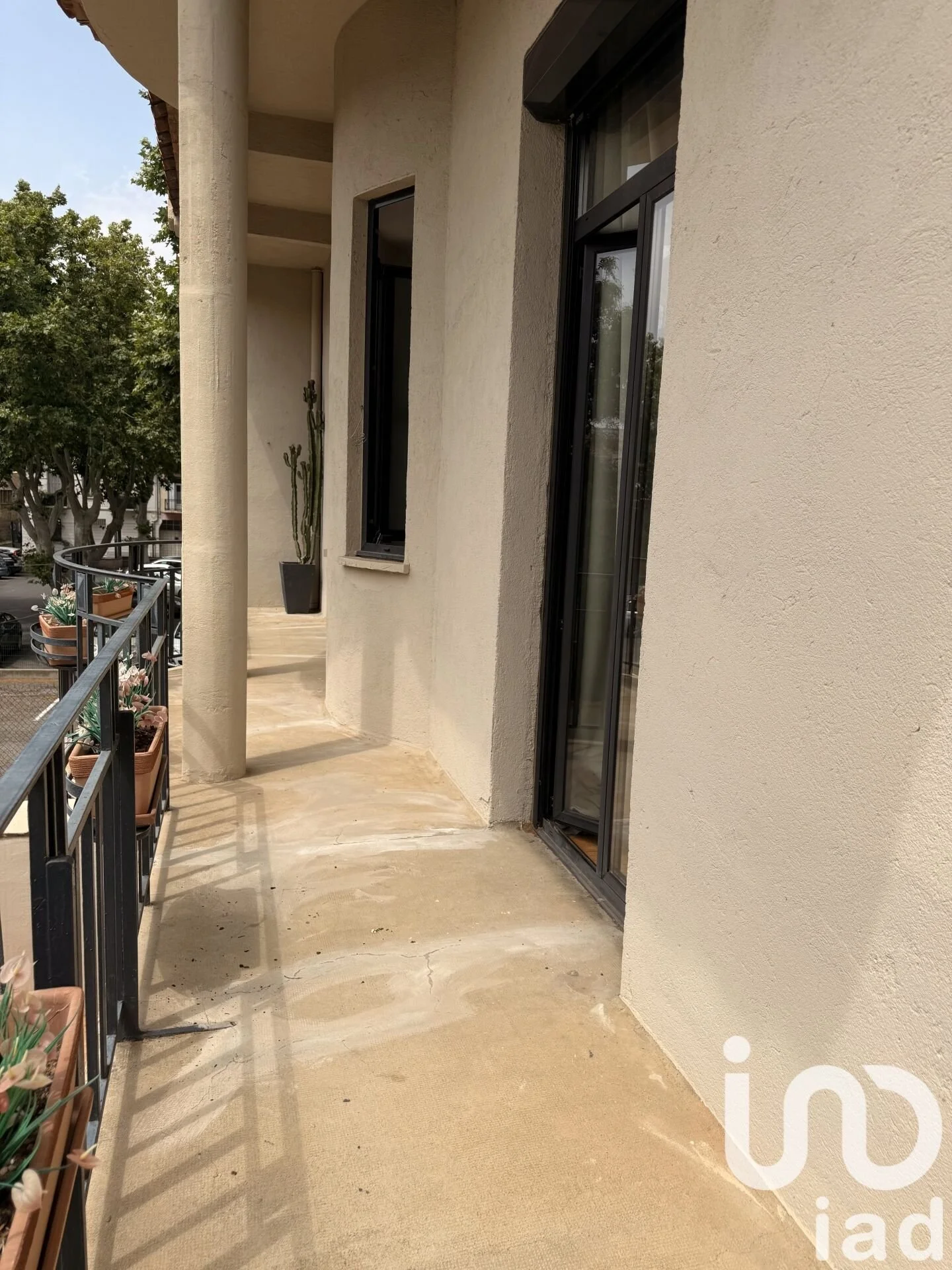 Exterior photo 5