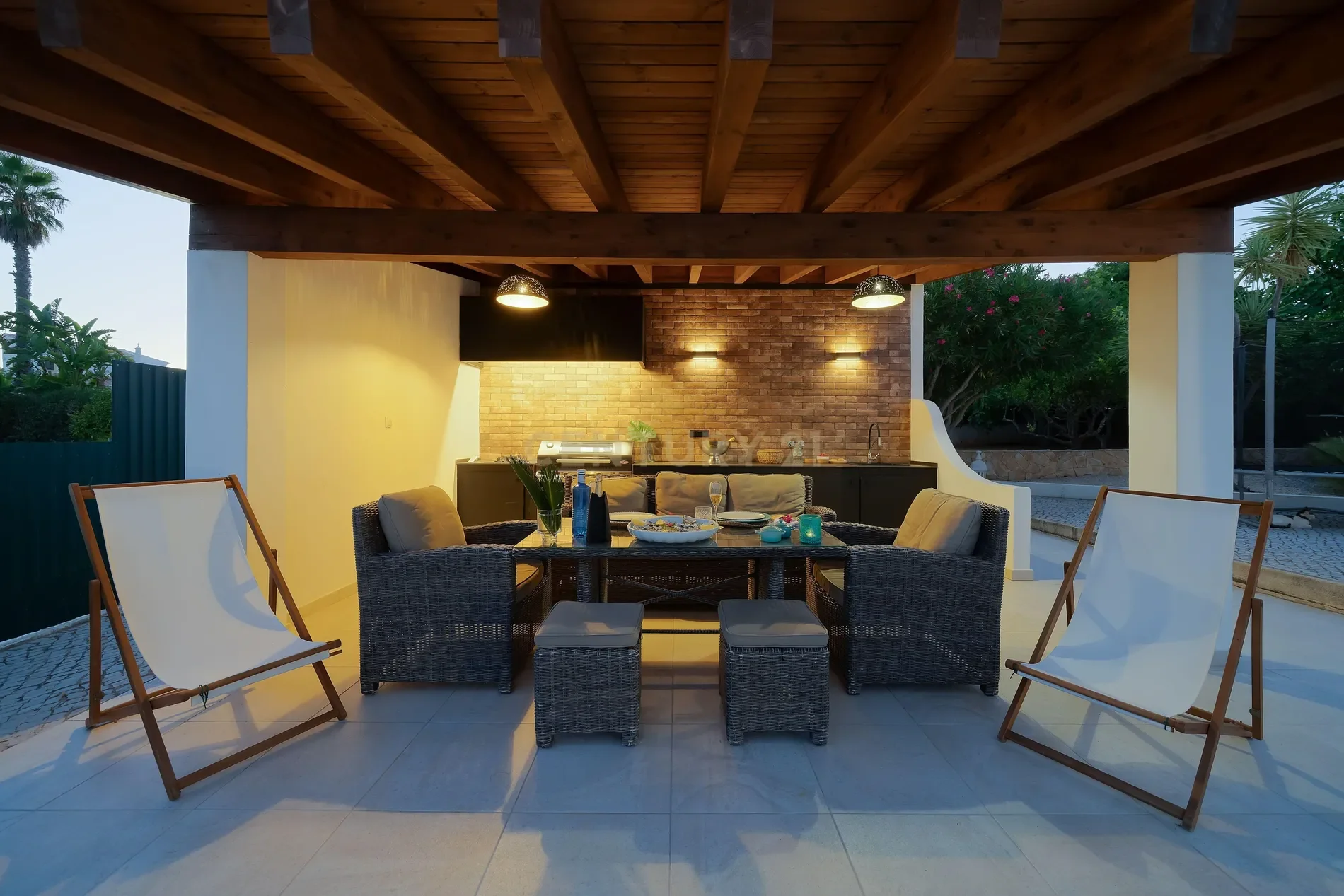 Exterior photo 8