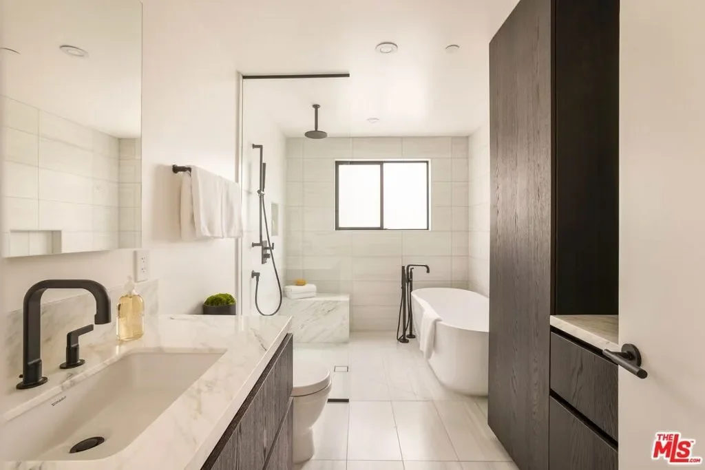 922 N West Knoll Drive, Los Angeles, California, United States. - Photo 17