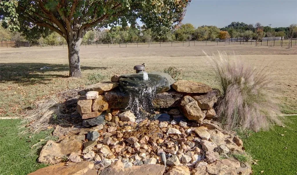 1007 Bentwater Parkway, Granbury, Texas, United States. - Photo 32