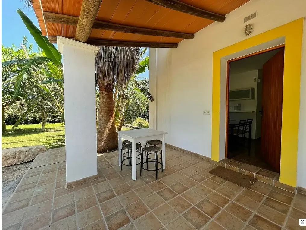 Exterior photo 5
