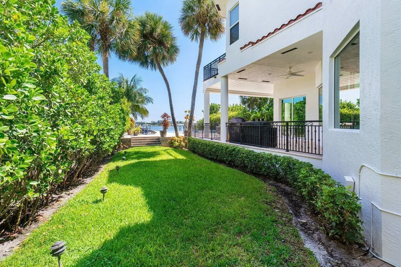 200 N Lake Drive, Lantana, Florida, United States. - Photo 41