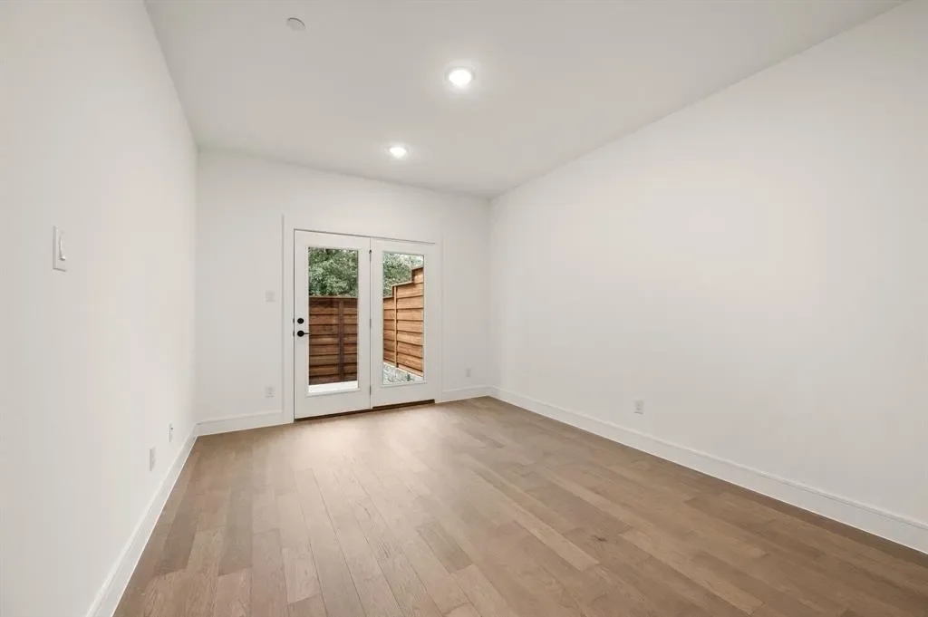 1344 Cherry Hills Lane, Irving, Texas, United States. - Photo 3